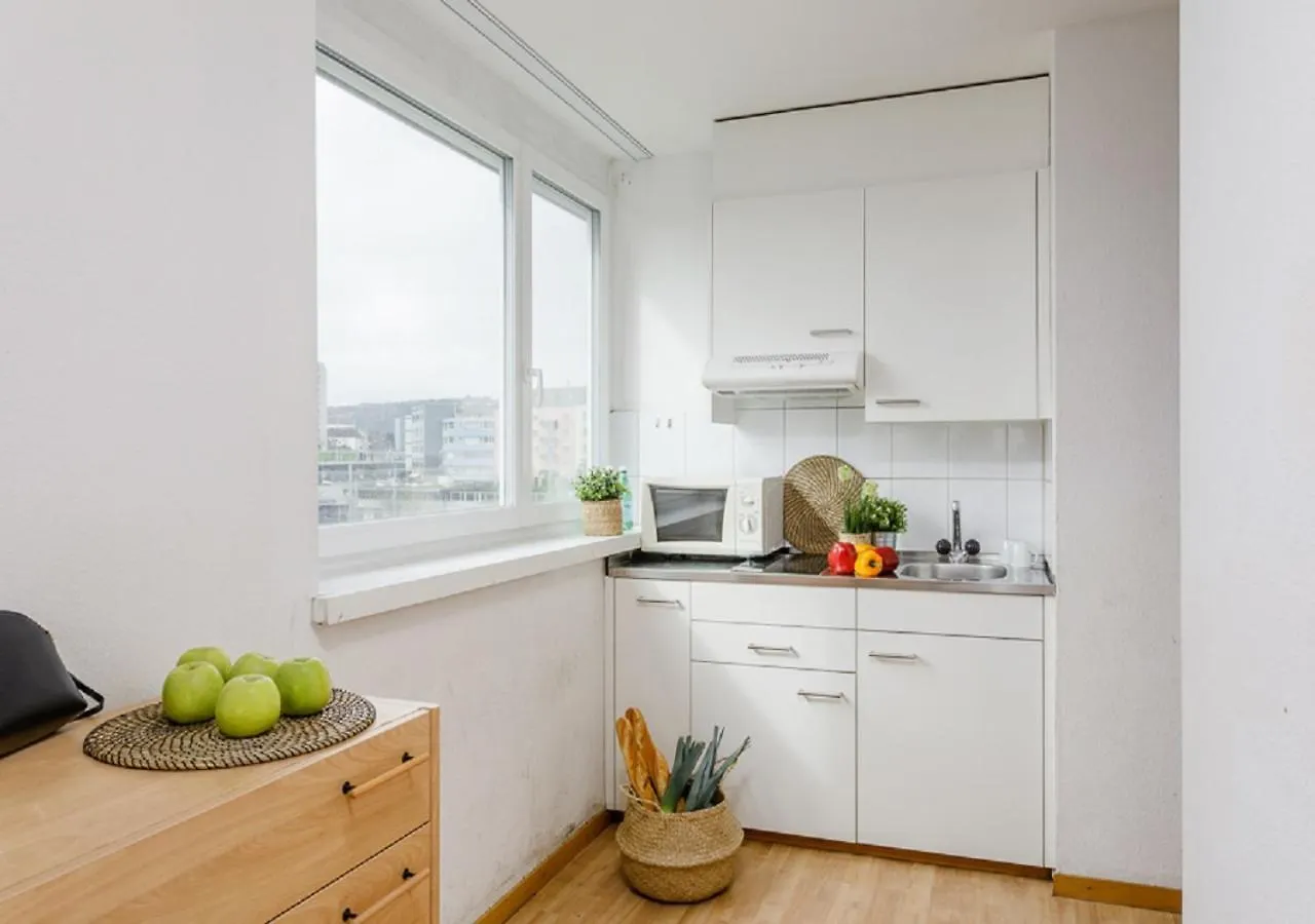 Swiss Star Tower - Self Check-In Apartment Zurich